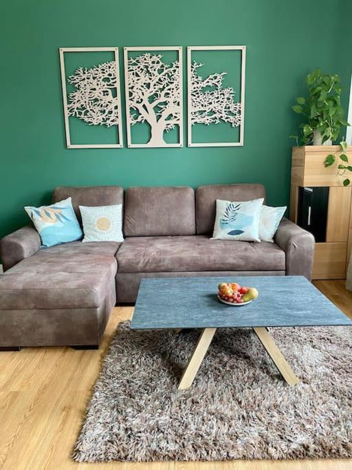 2-Zimmer Zentral In Ferdinandshof, Wlan Modern 外观 照片