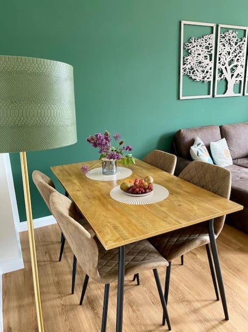 2-Zimmer Zentral In Ferdinandshof, Wlan Modern 外观 照片